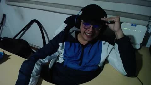 powerfulzeus2 online show from October 9, 2:31 am