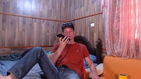 Snapshot of powertwinky chatting on December 24, 7:11 pm chris independent online show from December 24, 7:11 pm