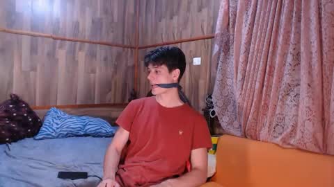 Snapshot of powertwinky chatting on December 27, 1:32 am chris independent online show from December 27, 1:32 am