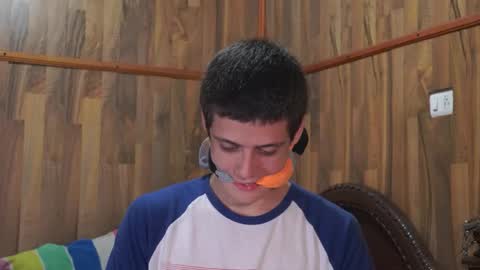 Snapshot of powertwinky chatting on October 31, 4:02 am chris independent online show from October 31, 4:02 am