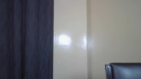 Essy online show from December 13, 7:53 pm