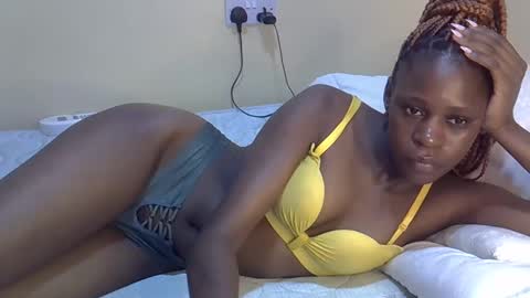 pretty_daniella online show from February 12, 5:37 am