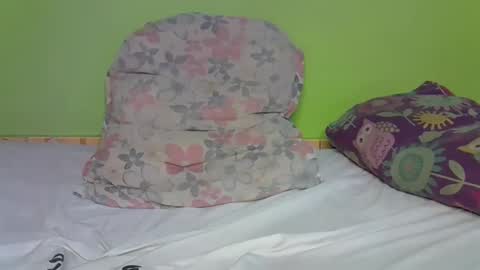 pretty_g2 online show from October 4, 7:06 am