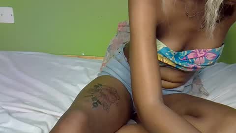 pretty_g2 online show from October 15, 11:10 am