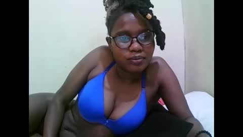 pretty_mellan online show from January 26, 7:32 am