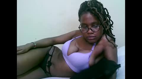 pretty_mellan online show from February 10, 4:47 pm