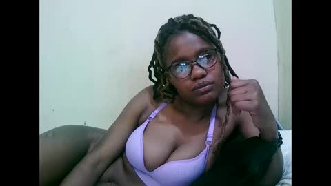 pretty_mellan online show from February 12, 9:42 am