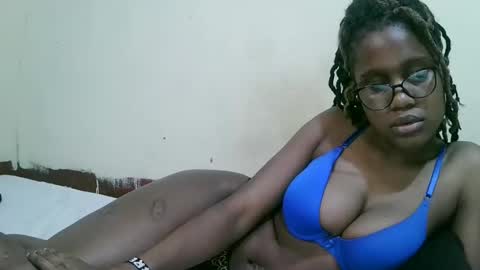 pretty_mellan online show from February 24, 2:40 am