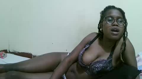 pretty_mellan online show from February 27, 1:16 am