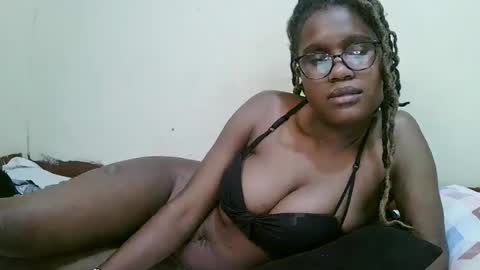 pretty_mellan online show from February 28, 12:43 am