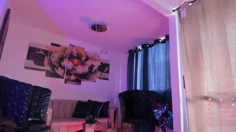 Snapshot of pretty_pettite chatting on December 16, 8:48 pm pretty_pettite online show from December 16, 8:48 pm