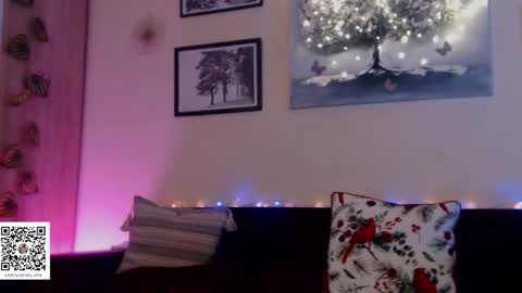 Snapshot of prettyalmaa chatting on December 14, 6:45 pm Alma online show from December 14, 6:45 pm