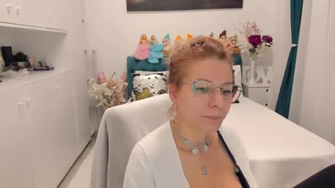 Snapshot of prettyblackeyes chatting on January 8, 7:45 am wilma online show from January 8, 7:45 am