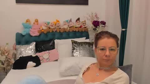 Snapshot of prettyblackeyes chatting on February 13, 7:03 am wilma online show from February 13, 7:03 am