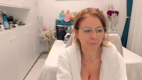 Snapshot of prettyblackeyes chatting on February 20, 10:05 am wilma online show from February 20, 10:05 am