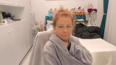 Snapshot of prettyblackeyes chatting on February 21, 9:34 am wilma online show from February 21, 9:34 am