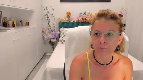 Snapshot of prettyblackeyes chatting on September 14, 8:41 pm wilma online show from September 14, 8:41 pm