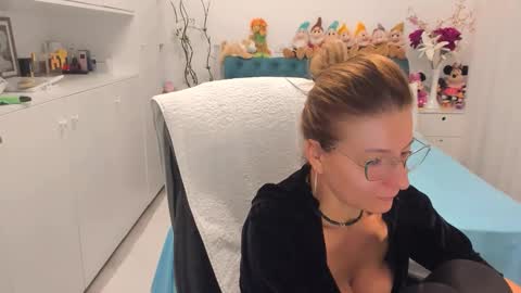 Snapshot of prettyblackeyes chatting on September 27, 6:18 am wilma online show from September 27, 6:18 am