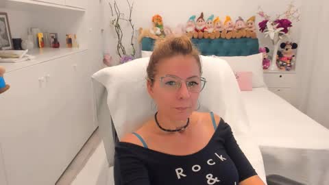 Snapshot of prettyblackeyes chatting on September 30, 6:29 am wilma online show from September 30, 6:29 am