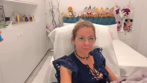 Snapshot of prettyblackeyes chatting on September 30, 8:03 pm wilma online show from September 30, 8:03 pm