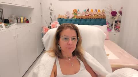 Snapshot of prettyblackeyes chatting on October 22, 9:03 pm wilma online show from October 22, 9:03 pm