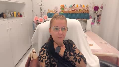 Snapshot of prettyblackeyes chatting on November 14, 7:51 am wilma online show from November 14, 7:51 am