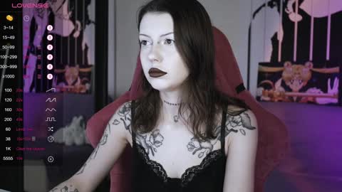 Snapshot of prettybones chatting on January 3, 6:11 am Violet online show from January 3, 6:11 am