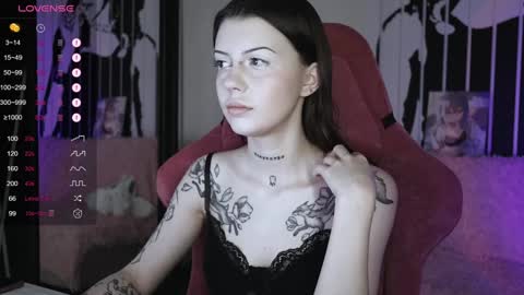 Snapshot of prettybones chatting on January 16, 8:22 am Violet online show from January 16, 8:22 am