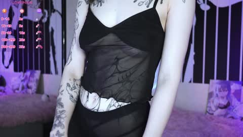 Snapshot of prettybones chatting on February 5, 1:04 am Violet online show from February 5, 1:04 am