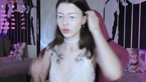 Snapshot of prettybones chatting on February 10, 3:03 am Violet online show from February 10, 3:03 am