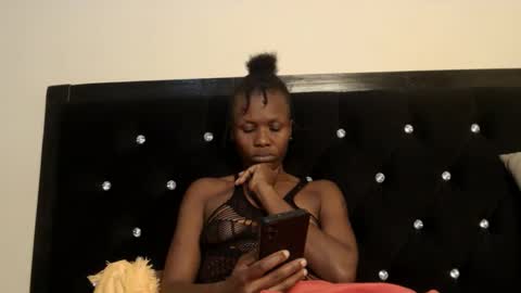 Vee online show from December 1, 1:54 am