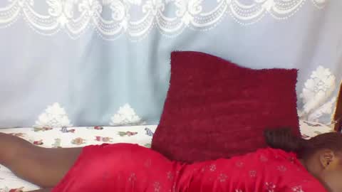 Snapshot of prettydarkskin002 chatting on March 1, 6:11 pm SHANIA online show from March 1, 6:11 pm