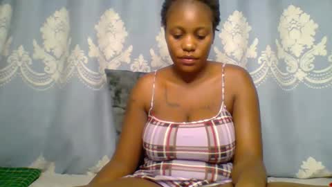 Snapshot of prettydarkskin002 chatting on November 19, 7:36 pm SHANIA online show from November 19, 7:36 pm