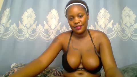 Snapshot of prettydarkskin002 chatting on November 22, 11:53 am SHANIA online show from November 22, 11:53 am