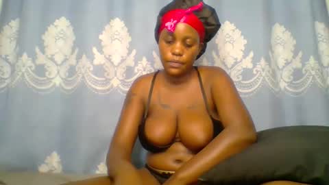 Snapshot of prettydarkskin002 chatting on November 23, 6:02 am SHANIA online show from November 23, 6:02 am