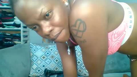 Snapshot of prettyela chatting on October 8, 11:46 pm PrettyEla online show from October 8, 11:46 pm