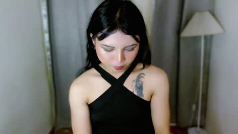 Snapshot of prettyjulian chatting on October 20, 5:08 am SEXY JULIA online show from October 20, 5:08 am