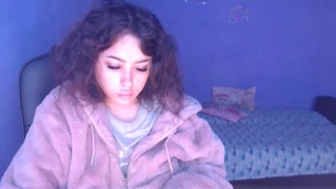 prettyjulliette online show from February 12, 10:35 am