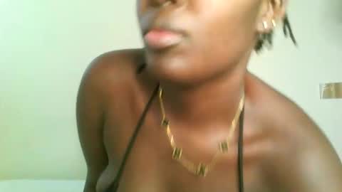 Snapshot of prettyvishy chatting on March 6, 9:47 am prettyvishy online show from March 6, 9:47 am