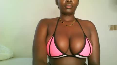 Snapshot of prettyvishy chatting on March 7, 6:24 am prettyvishy online show from March 7, 6:24 am