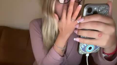 prettyyykittyyy22 online show from September 21, 8:38 am