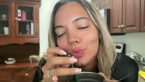 prettyyykittyyy22 online show from November 1, 4:31 pm