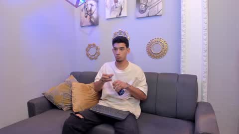 prince_arthur77 online show from February 7, 1:11 pm