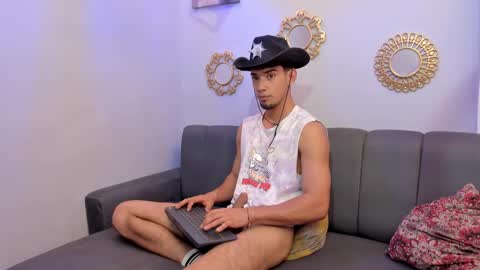 prince_arthur77 online show from February 12, 6:51 pm