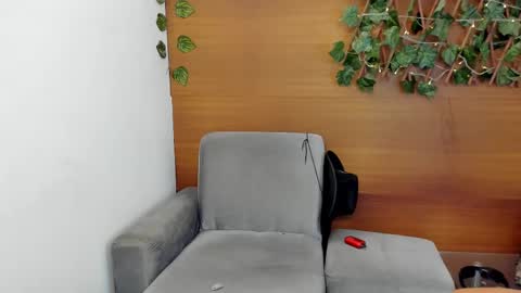 prince_arthur77 online show from February 13, 4:22 am