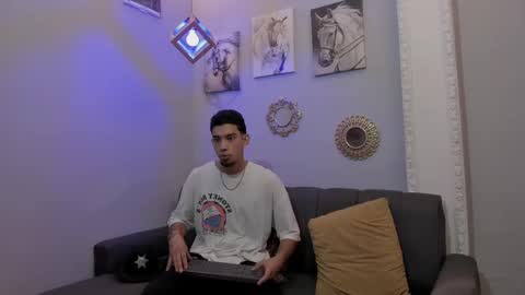 prince_arthur77 online show from February 27, 12:45 pm