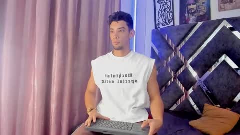 prince_arthur77 online show from October 1, 1:39 pm