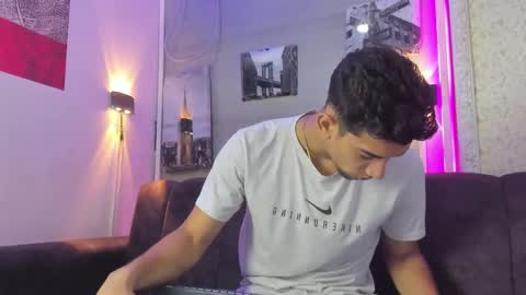 prince_arthur77 online show from October 3, 1:52 pm