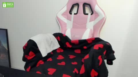 Snapshot of princesse_katey chatting on February 6, 4:47 pm miss me check out my YT online show from February 6, 4:47 pm