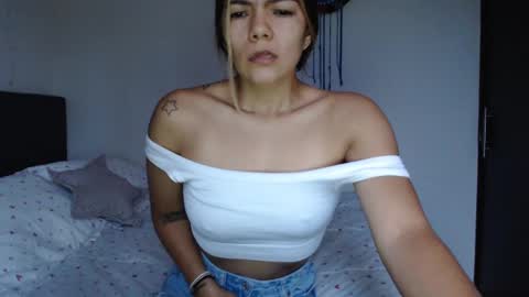 Snapshot of priscila_black chatting on February 21, 11:10 pm Marcela online show from February 21, 11:10 pm